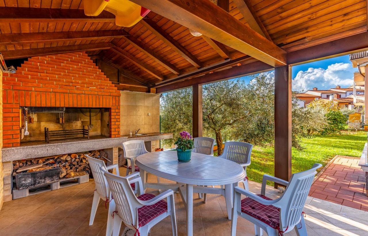 Istriensonne - Apartments Veruda Mit Grillterrasse Pula Bagian luar foto