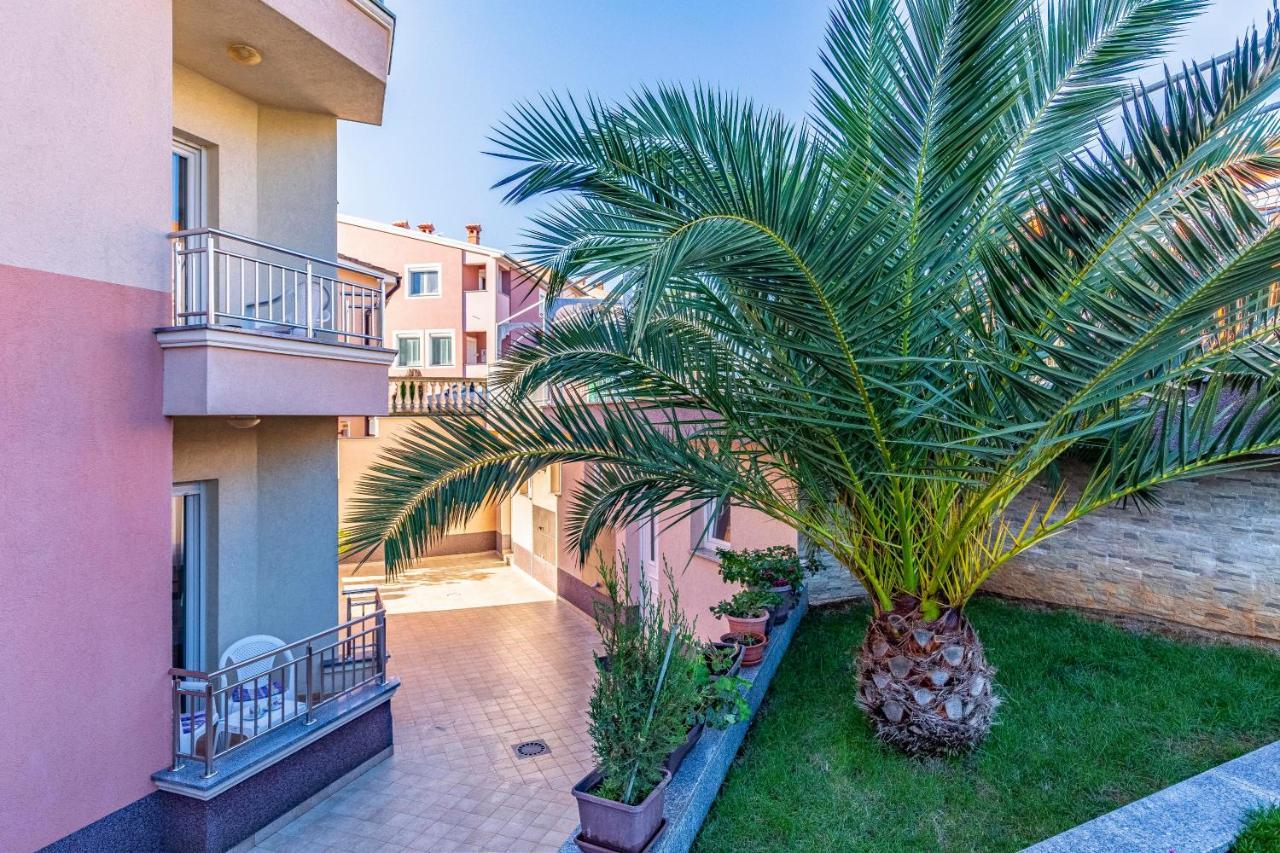 Istriensonne - Apartments Veruda Mit Grillterrasse Pula Bagian luar foto