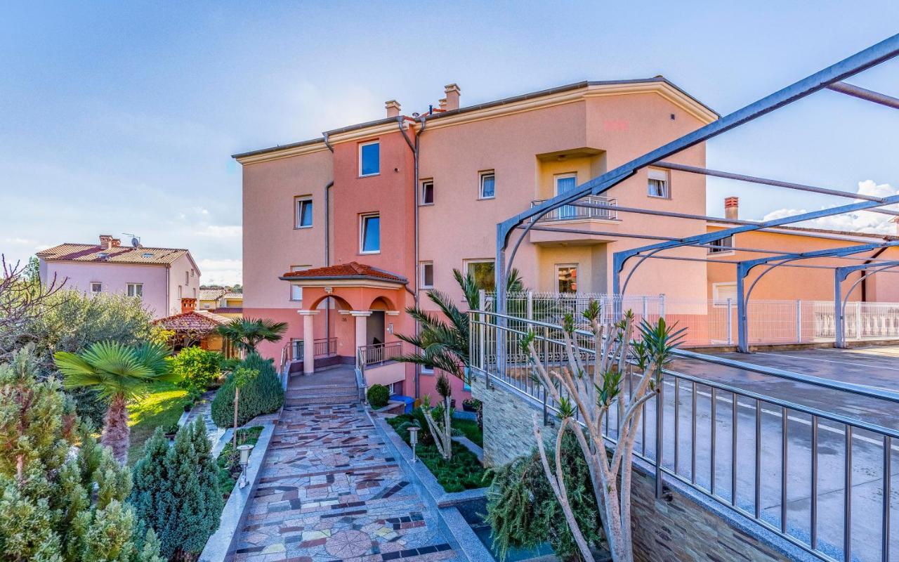 Istriensonne - Apartments Veruda Mit Grillterrasse Pula Bagian luar foto