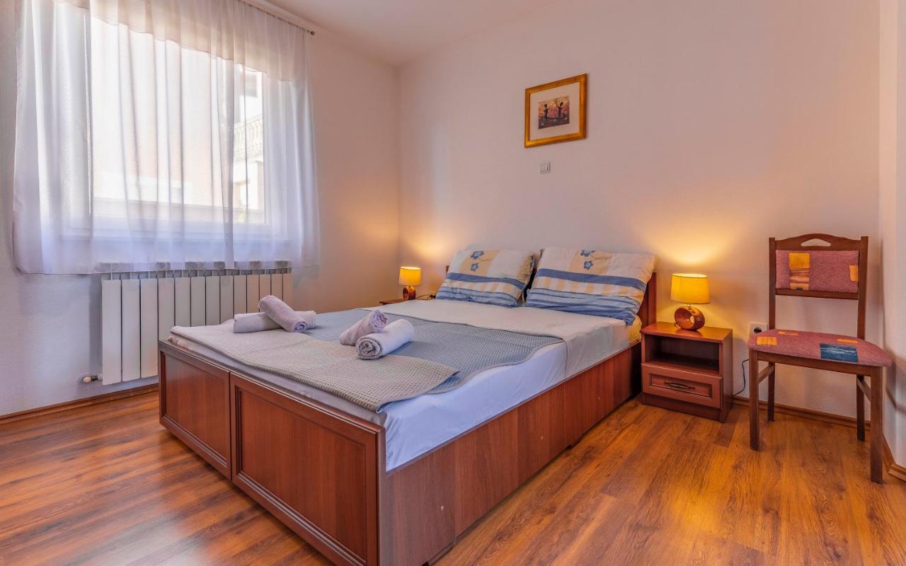 Istriensonne - Apartments Veruda Mit Grillterrasse Pula Bagian luar foto