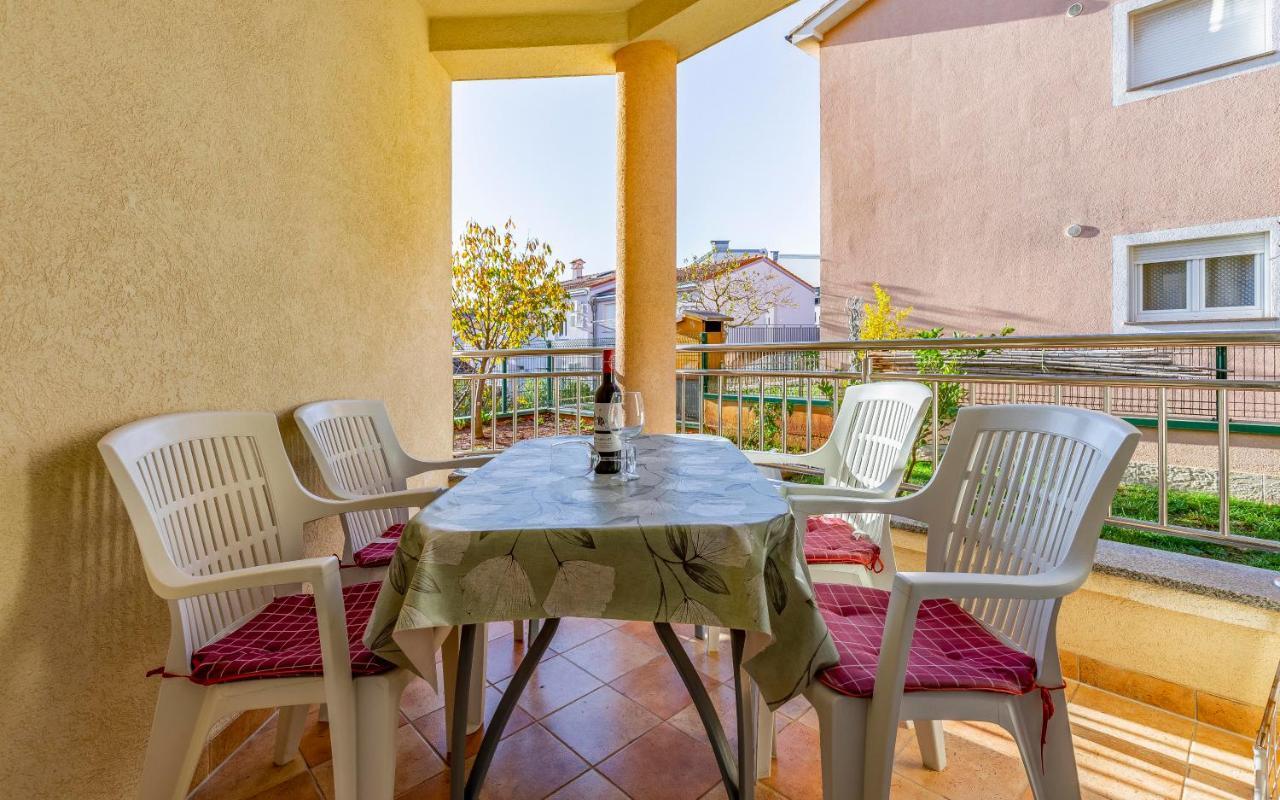 Istriensonne - Apartments Veruda Mit Grillterrasse Pula Bagian luar foto