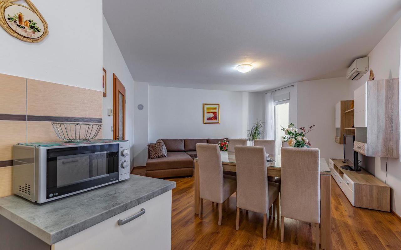 Istriensonne - Apartments Veruda Mit Grillterrasse Pula Bagian luar foto