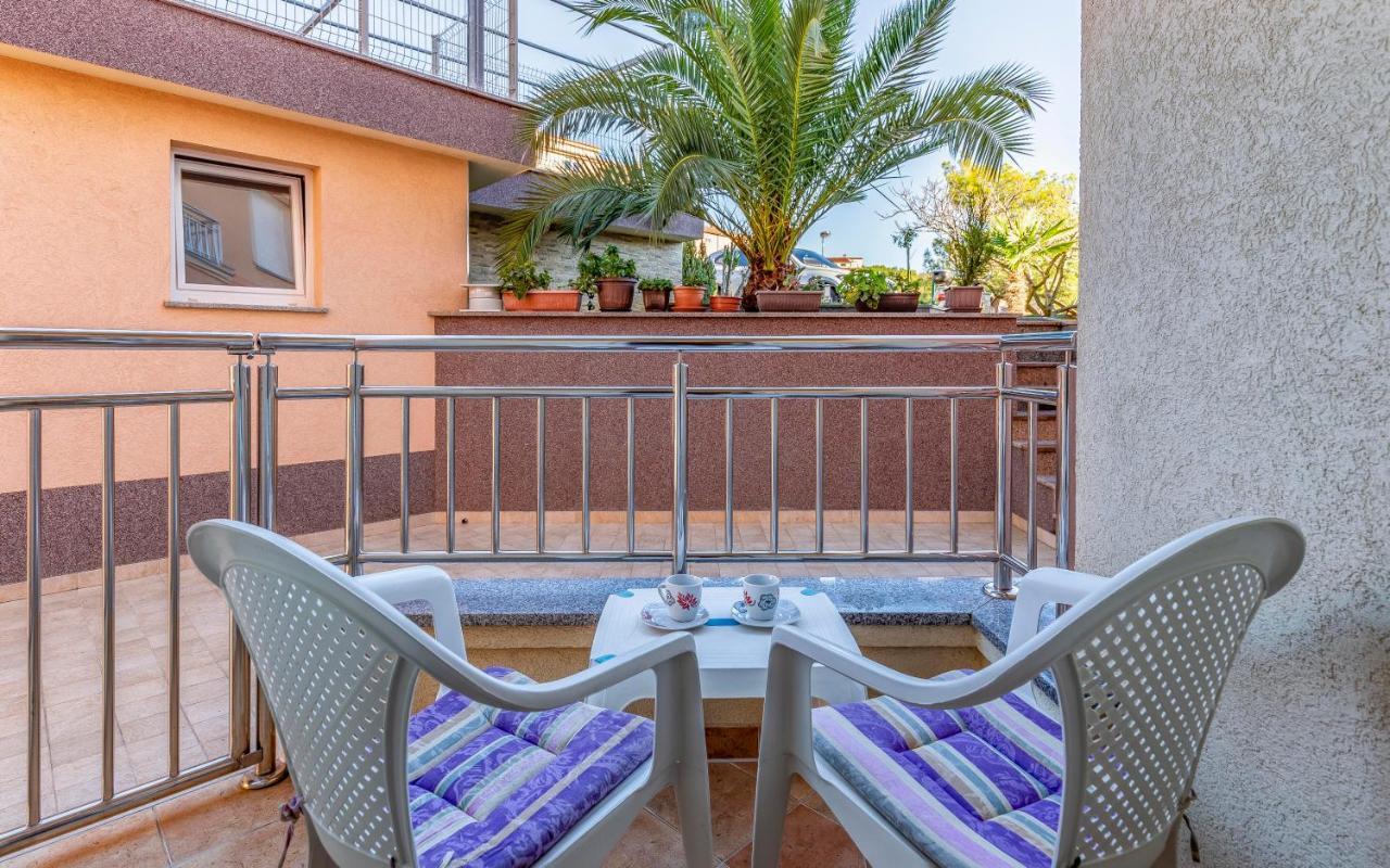 Istriensonne - Apartments Veruda Mit Grillterrasse Pula Bagian luar foto