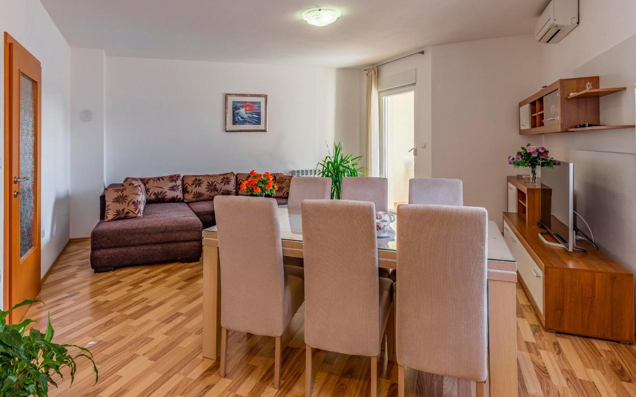 Istriensonne - Apartments Veruda Mit Grillterrasse Pula Bagian luar foto