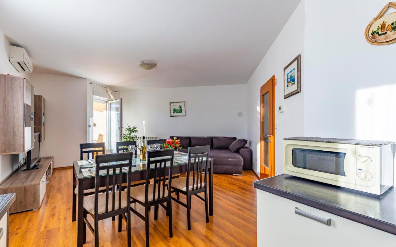 Istriensonne - Apartments Veruda Mit Grillterrasse Pula Bagian luar foto