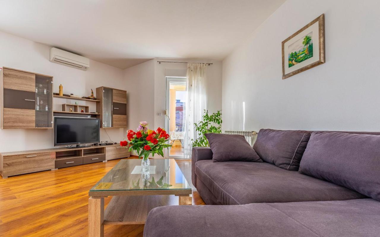 Istriensonne - Apartments Veruda Mit Grillterrasse Pula Bagian luar foto