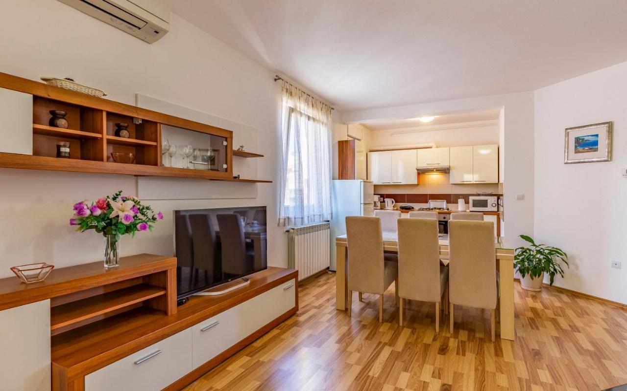 Istriensonne - Apartments Veruda Mit Grillterrasse Pula Bagian luar foto