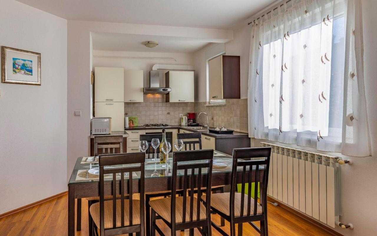 Istriensonne - Apartments Veruda Mit Grillterrasse Pula Bagian luar foto