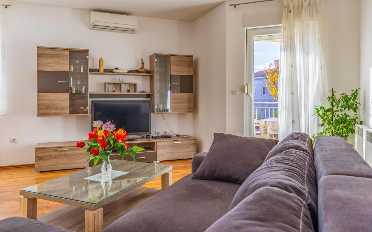 Istriensonne - Apartments Veruda Mit Grillterrasse Pula Bagian luar foto