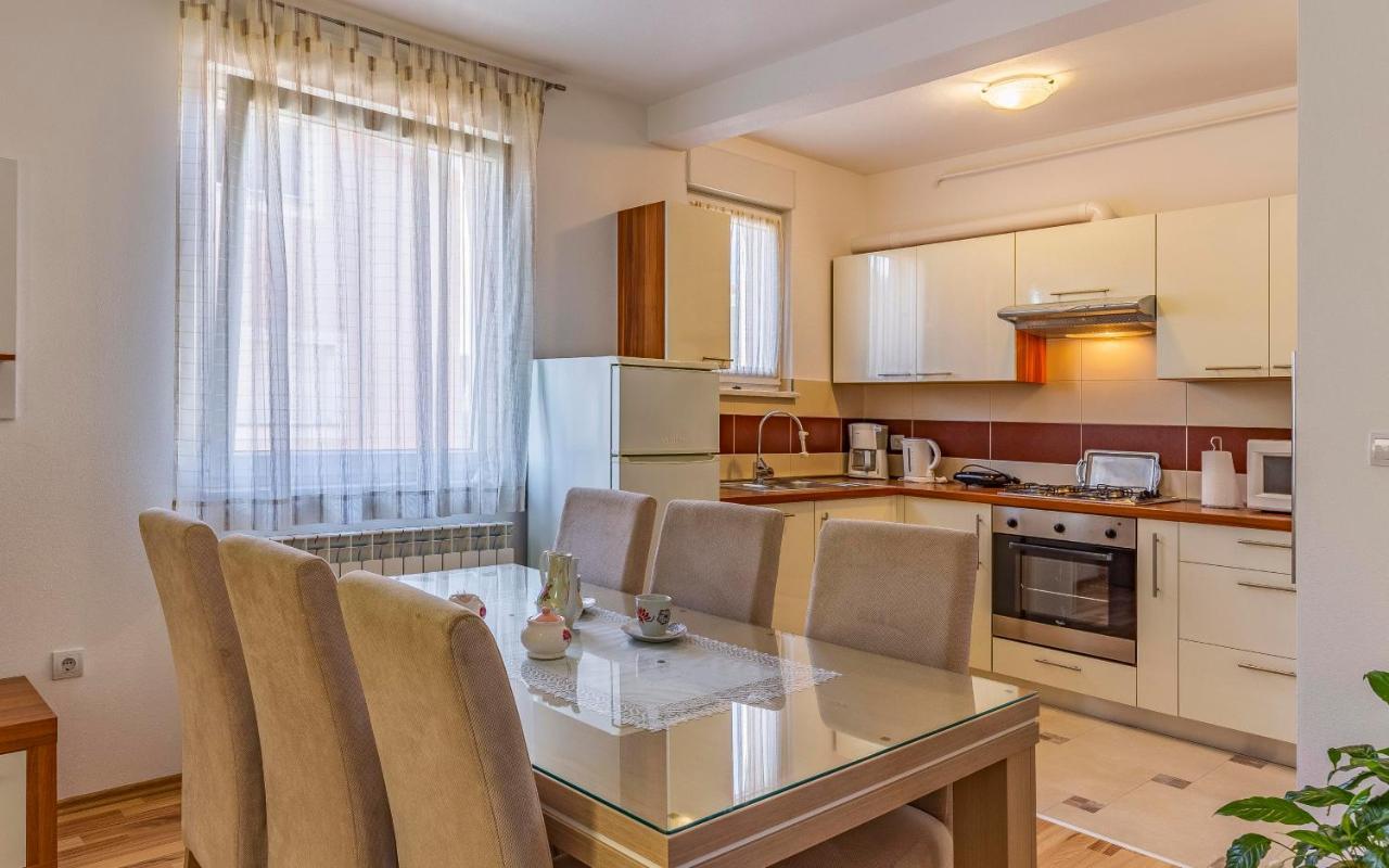 Istriensonne - Apartments Veruda Mit Grillterrasse Pula Bagian luar foto