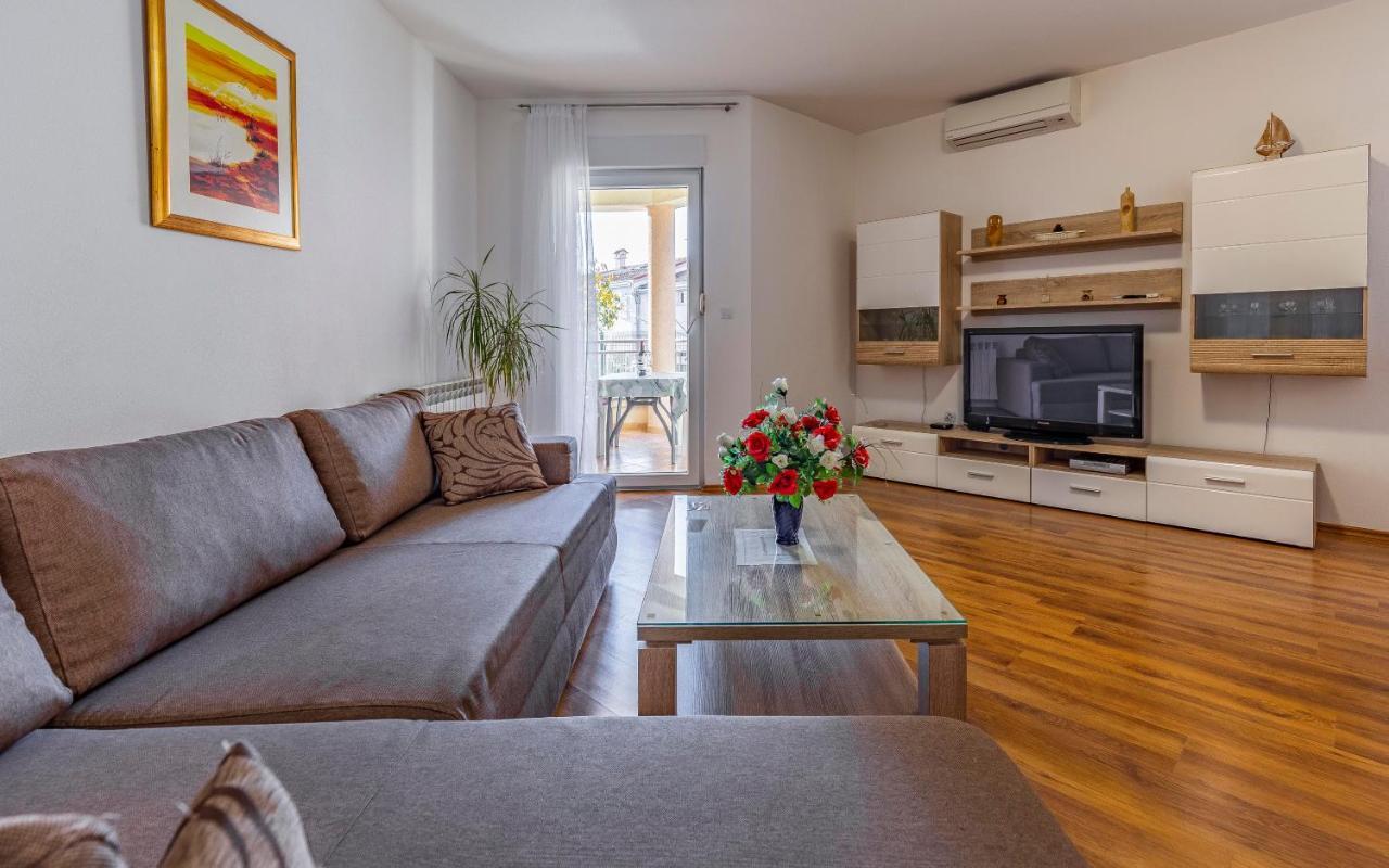 Istriensonne - Apartments Veruda Mit Grillterrasse Pula Bagian luar foto