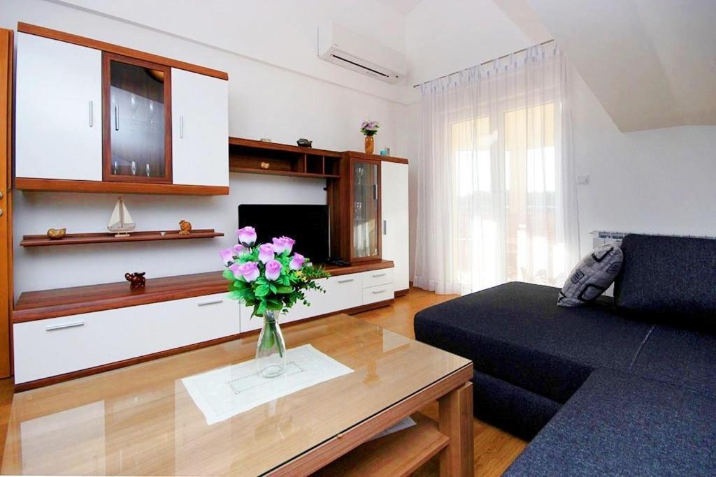 Istriensonne - Apartments Veruda Mit Grillterrasse Pula Bagian luar foto