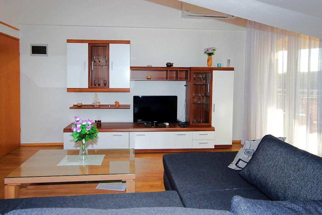 Istriensonne - Apartments Veruda Mit Grillterrasse Pula Bagian luar foto